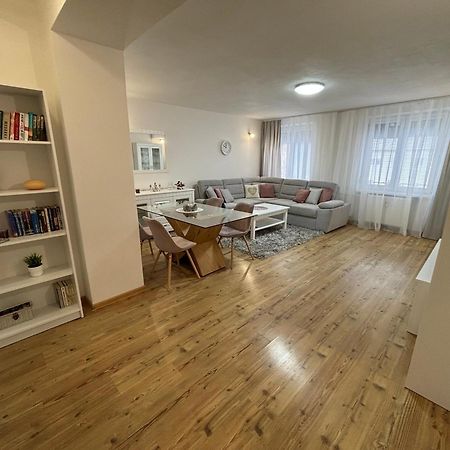 Nové Zámky City Heart Luxury Apartment מראה חיצוני תמונה