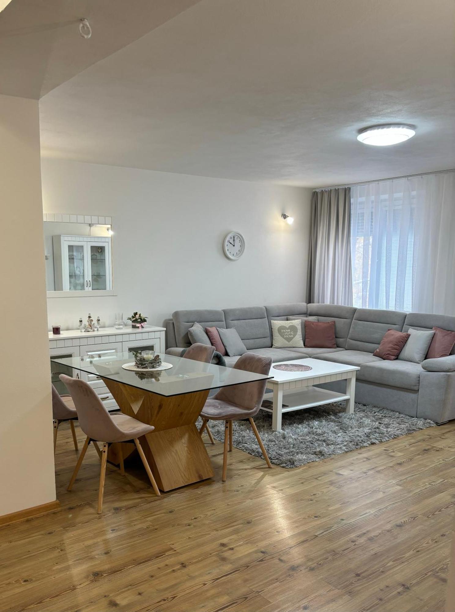 Nové Zámky City Heart Luxury Apartment מראה חיצוני תמונה